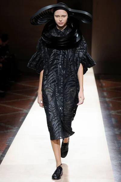 Look 13